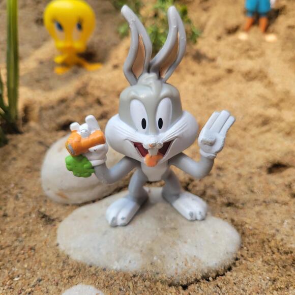 Lot Of 6 Looney Tunes Meal Toy, Marvin ,Road, Tweety, Bugs, - Picture 6 of 9